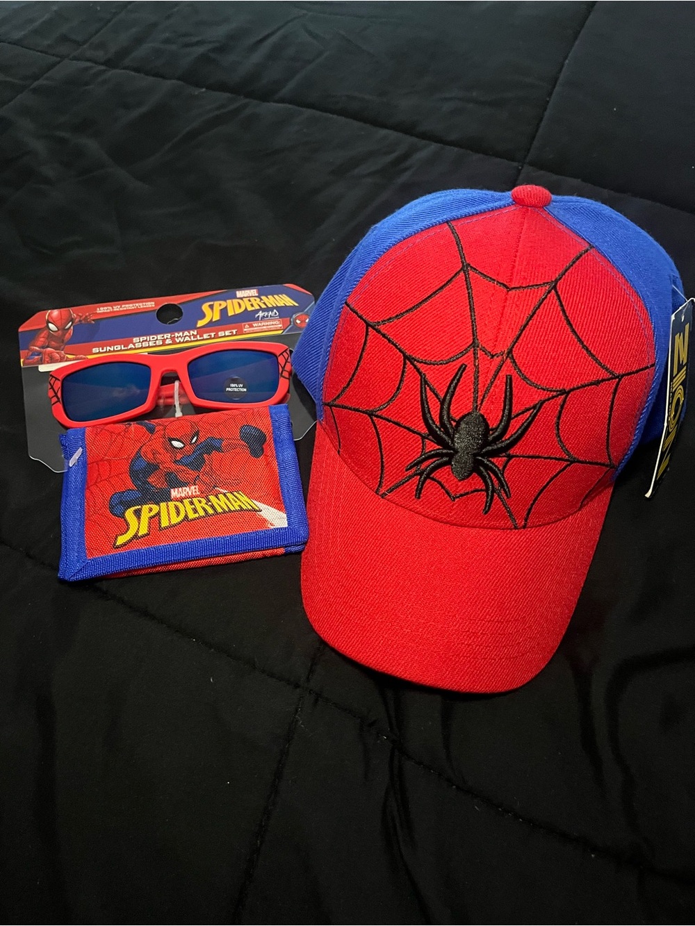 Spiderman Red and Blue Baseball Cap Sunglasses and Wallet Set